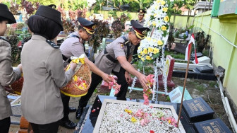 Polda Jambi Gelar Upacara Ziarah Rombongan di TPU Paal Merah